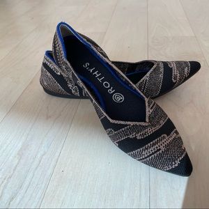 EUC size 6 Rothy’s metallic stripe pointed flat